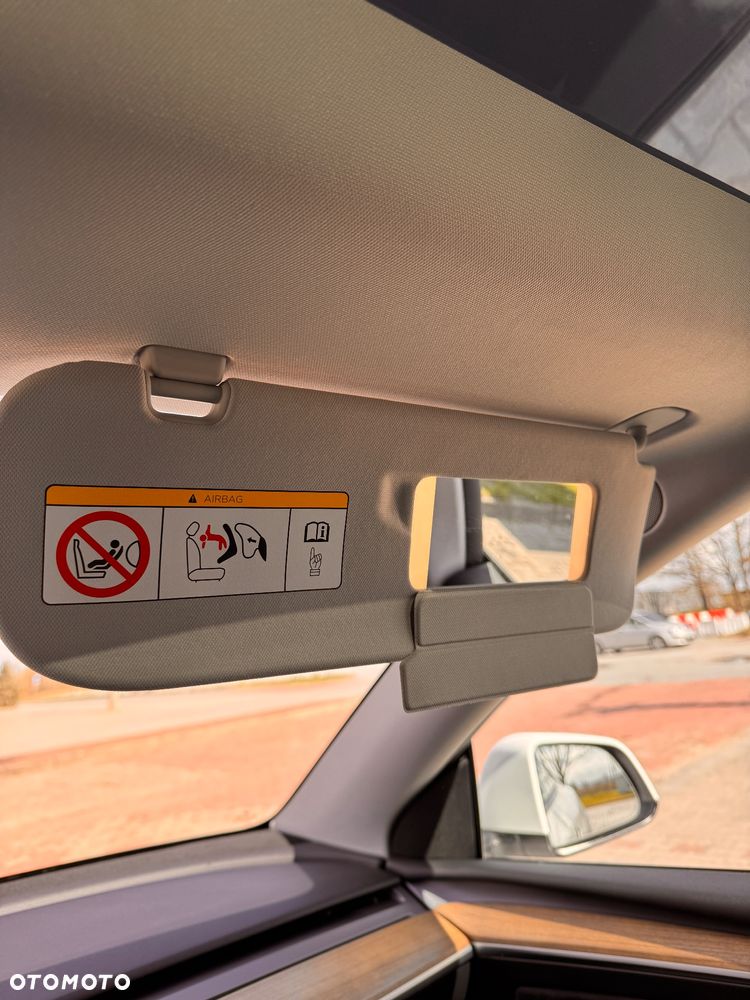 Tesla Model Y Long Range AWD - 31