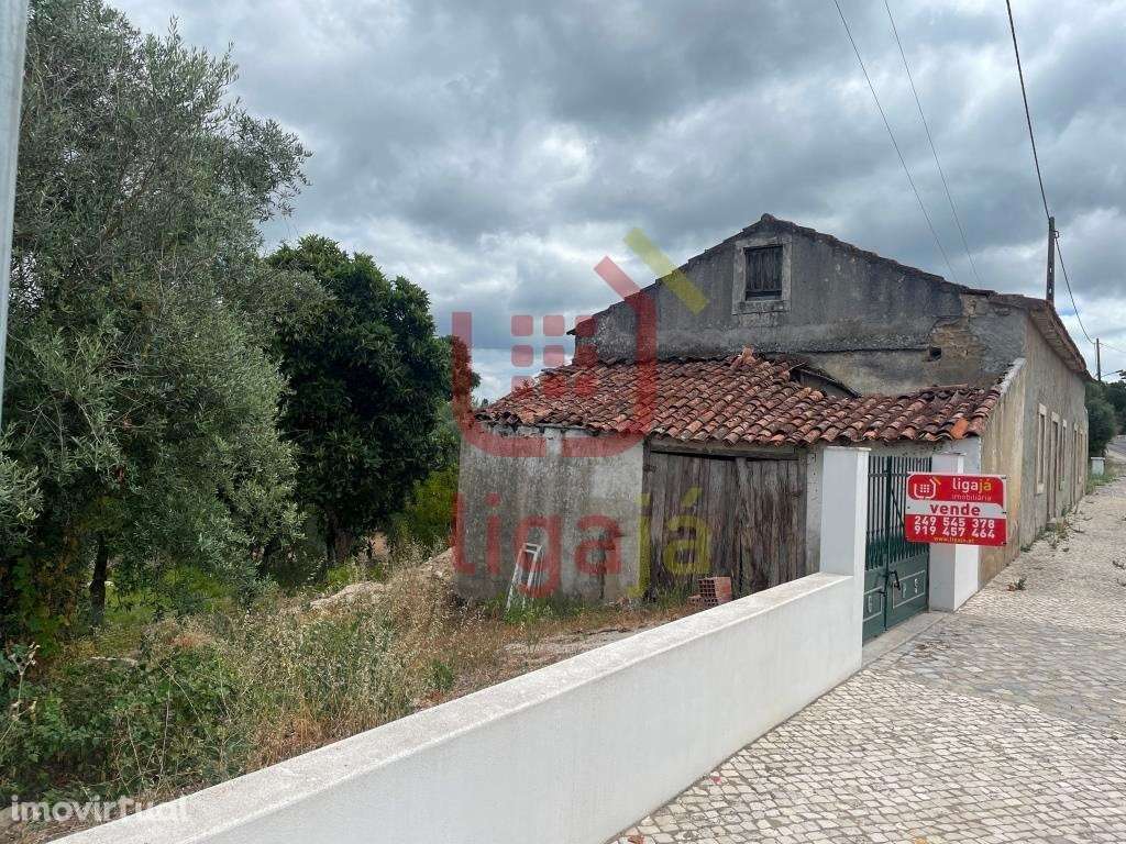 Casa em Ruinas com Terreno - Ourém! - Grande imagem: 2/6