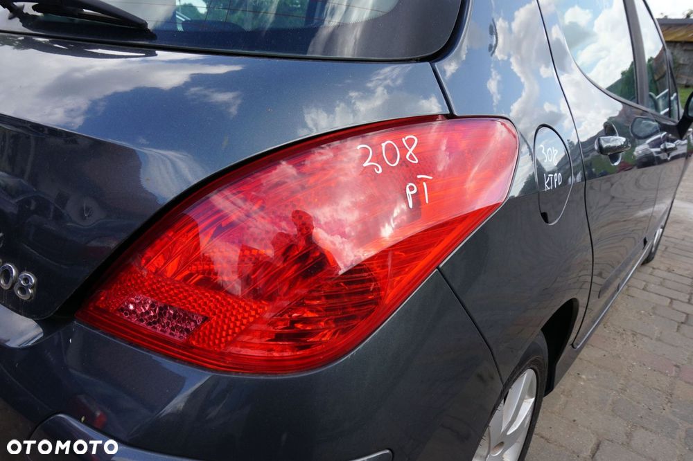 LAMPA TYLNA PRAWA 308 I T7 5D HB  PEUGEOT 2007-2011 - 1