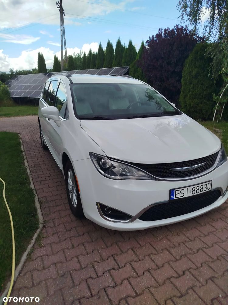 Chrysler Pacifica - 2