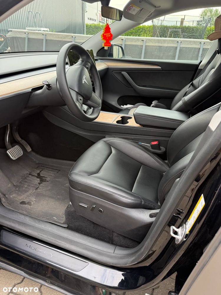 Tesla Model Y - 7