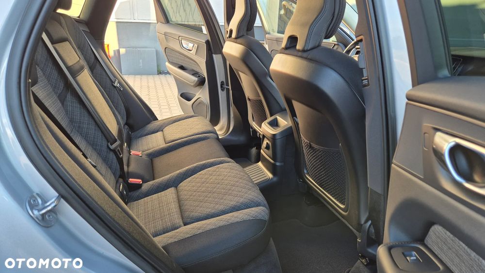 Volvo XC 60 T6 Plug-In Hybrid AWD Core - 28