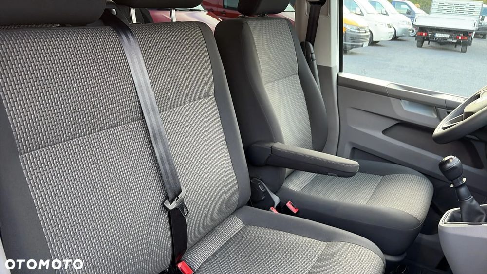 Volkswagen Caravelle - 24