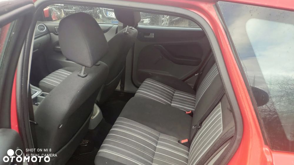 Ford Focus 1.8 Style+ - 6