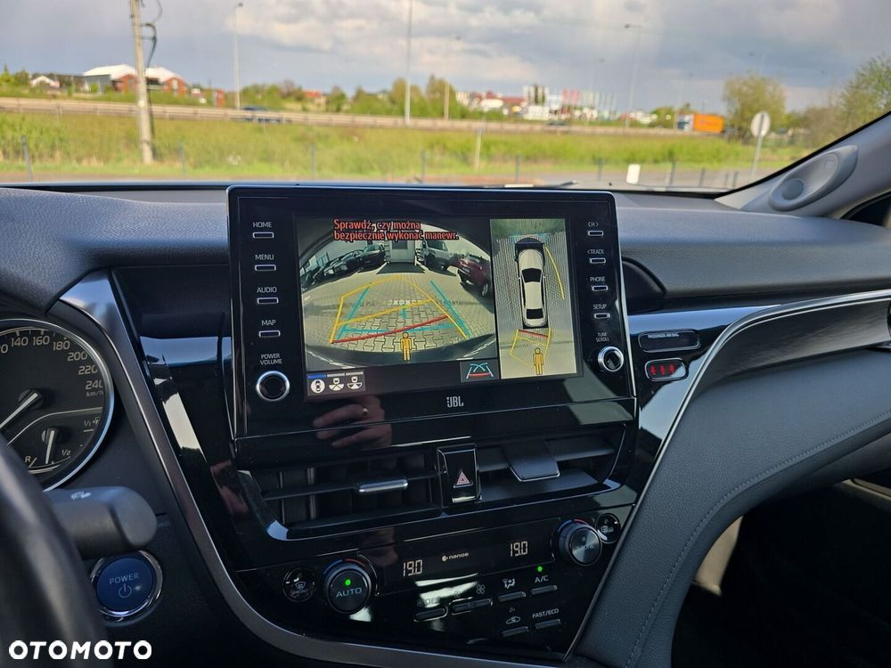 Toyota Camry 2.5 Hybrid Executive CVT - 18