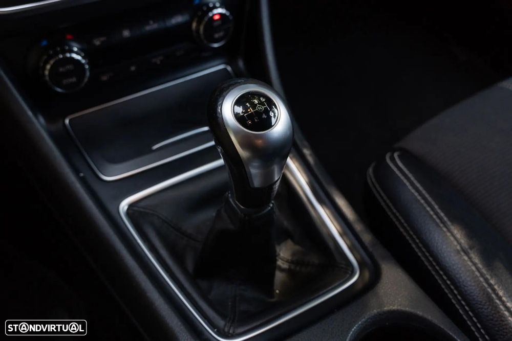 Mercedes-Benz CLA 180 d - 25