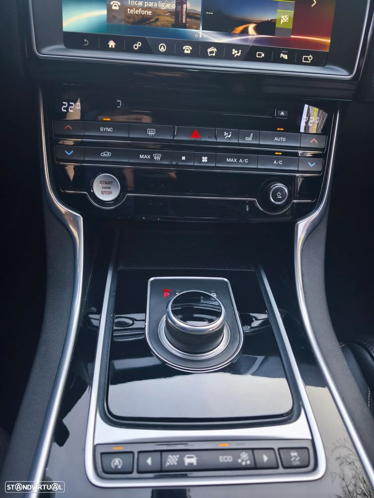 Jaguar XE 2.0 D Prestige Aut. - 10