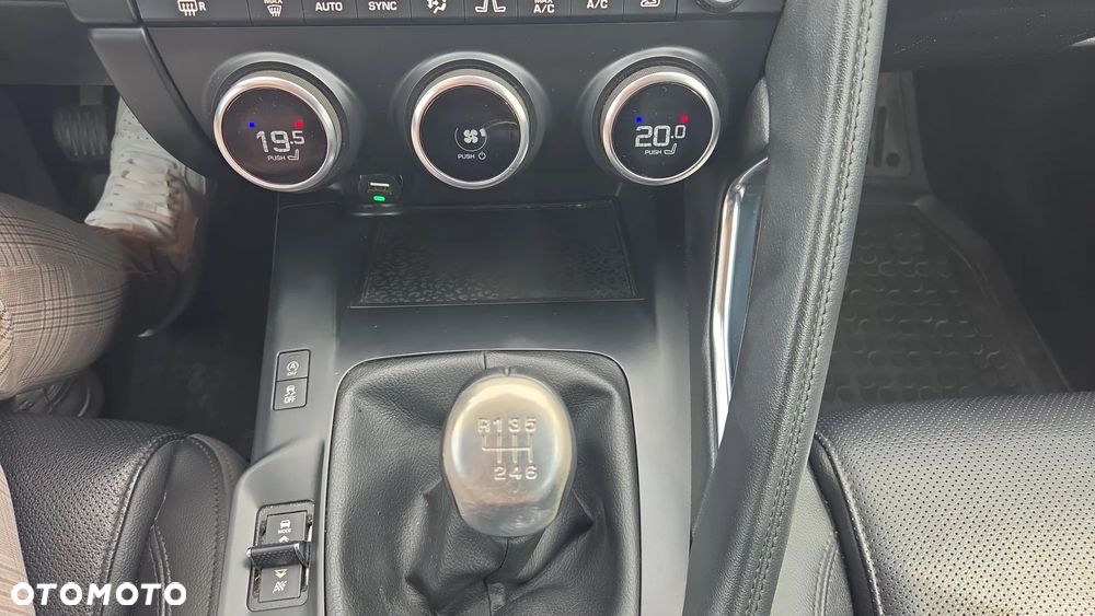 Jaguar E-Pace 2.0 i4D FWD R-Dynamic S - 17