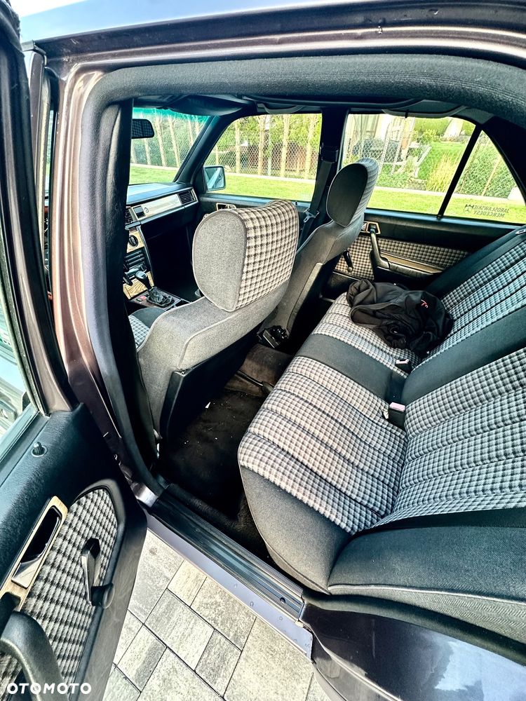 Mercedes-Benz W201 (190) - 9