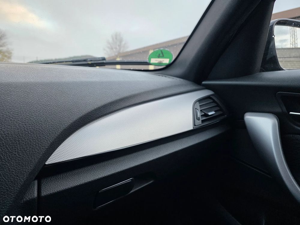 BMW Seria 1 116i Sport Line - 23