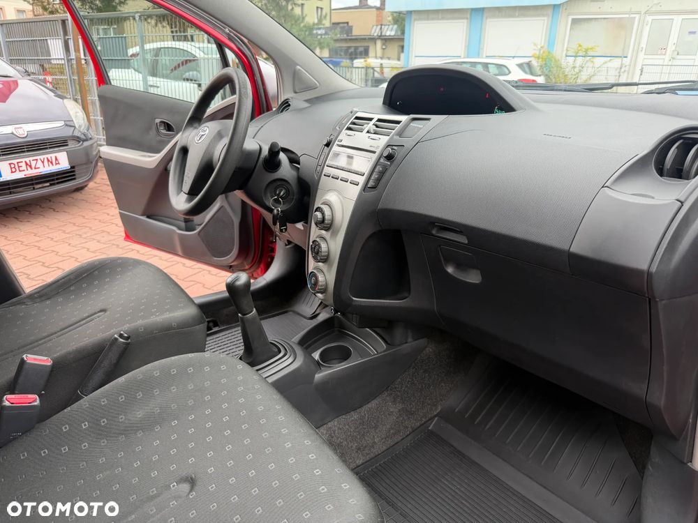 Toyota Yaris 1.0 VVT-i Sol - 29