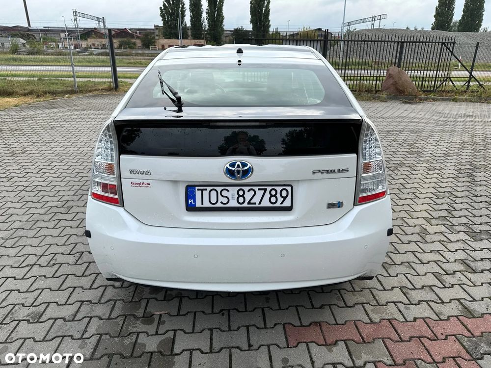 Toyota Prius (Hybrid) Executive - 9