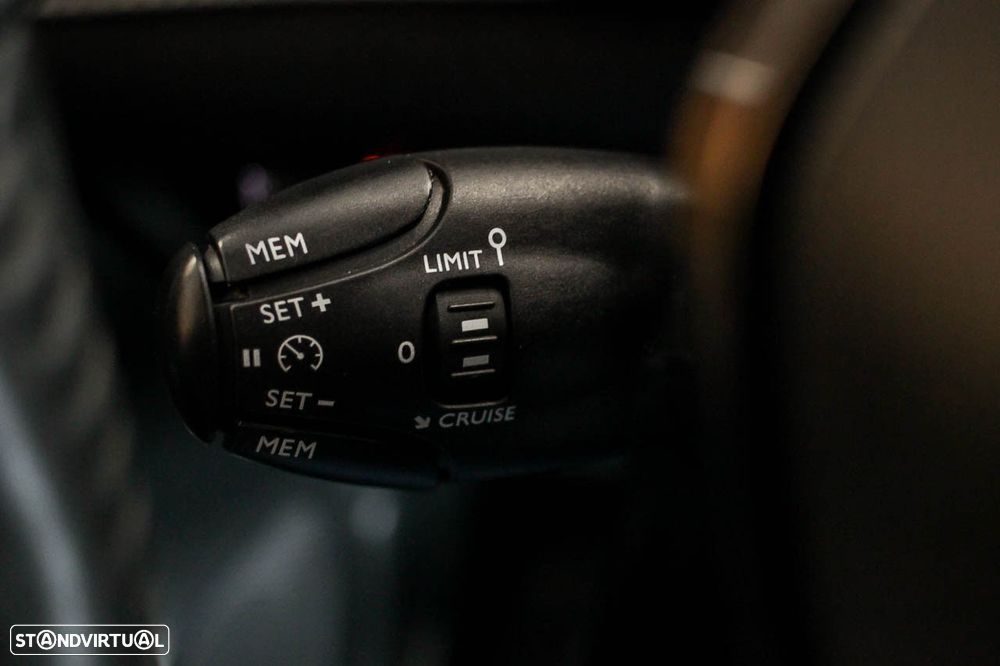 Peugeot e-208 Active Pack - 22