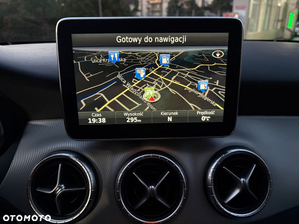 Mercedes-Benz CLA 180 7G-DCT - 12