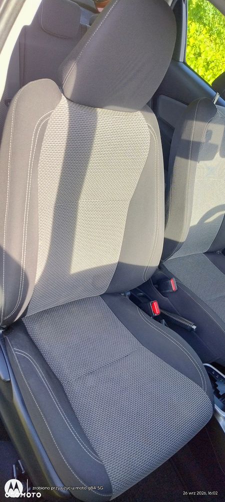 Toyota Yaris Hybrid 100 Premium - 32