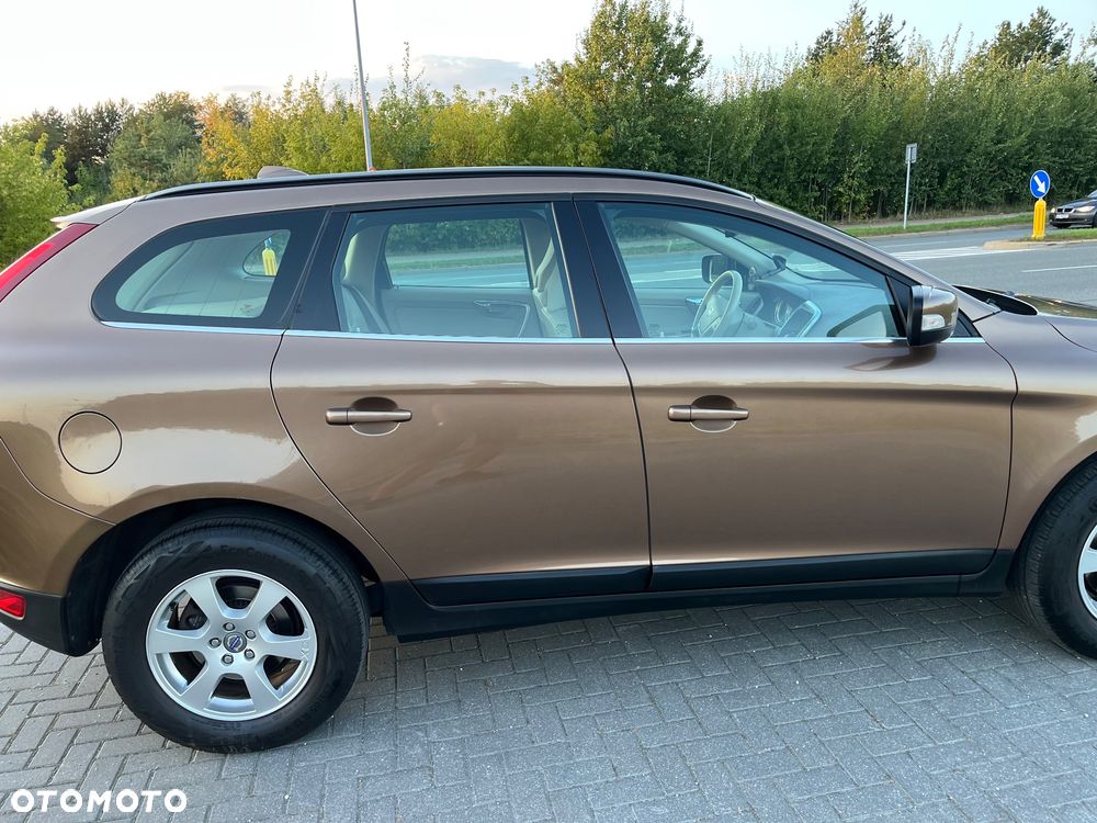 Volvo XC 60 D5 AWD Momentum - 8