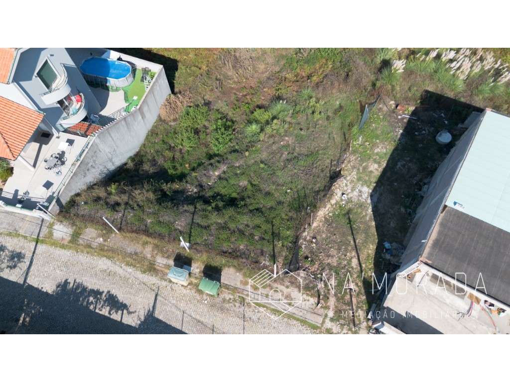 Terreno urbano para construção moradia de Cave + R/C + 1º – pohled 4