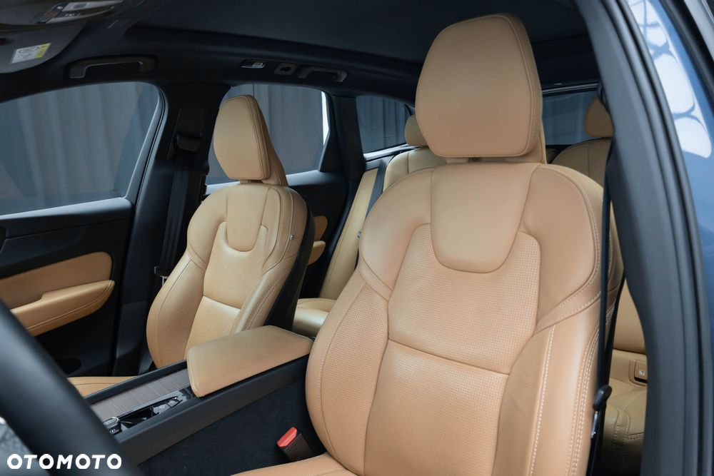 Volvo XC 60 B4 D AWD Ultimate Bright - 31