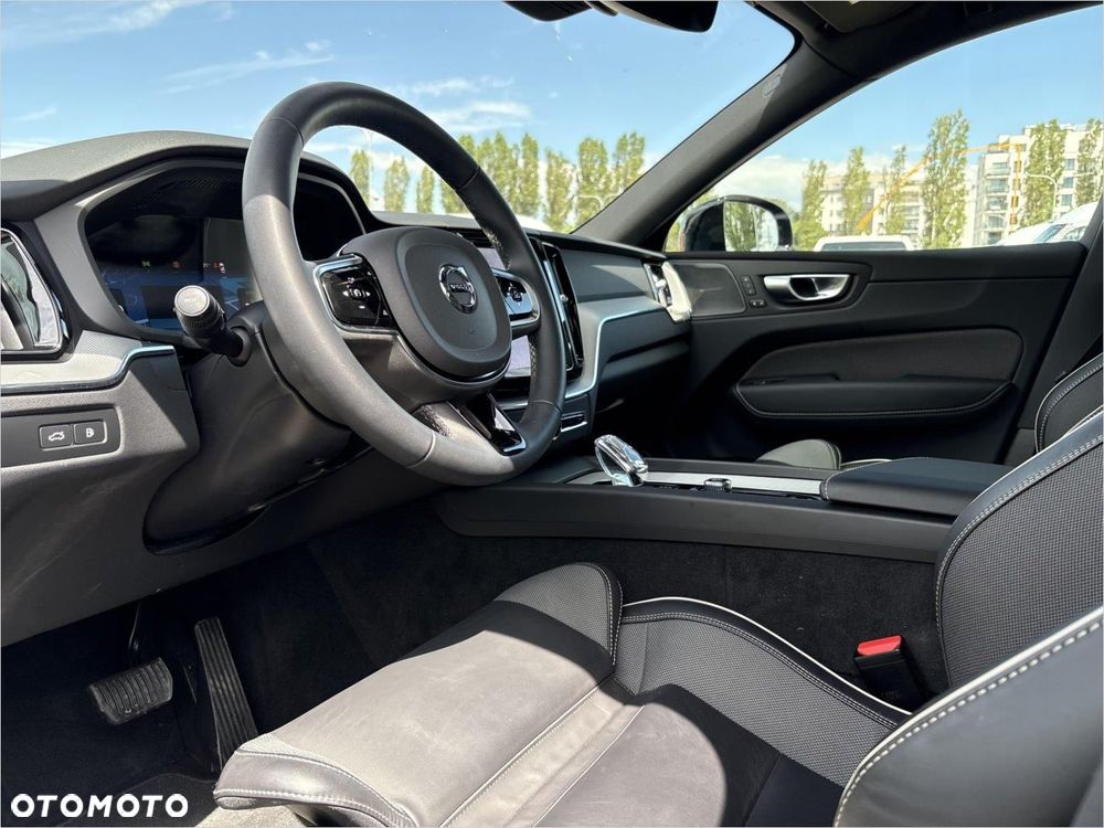 Volvo XC 60 T6 Plug-In Hybrid AWD Plus Dark - 10