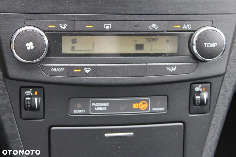 Toyota Avensis 1.6 Business Edition - 24