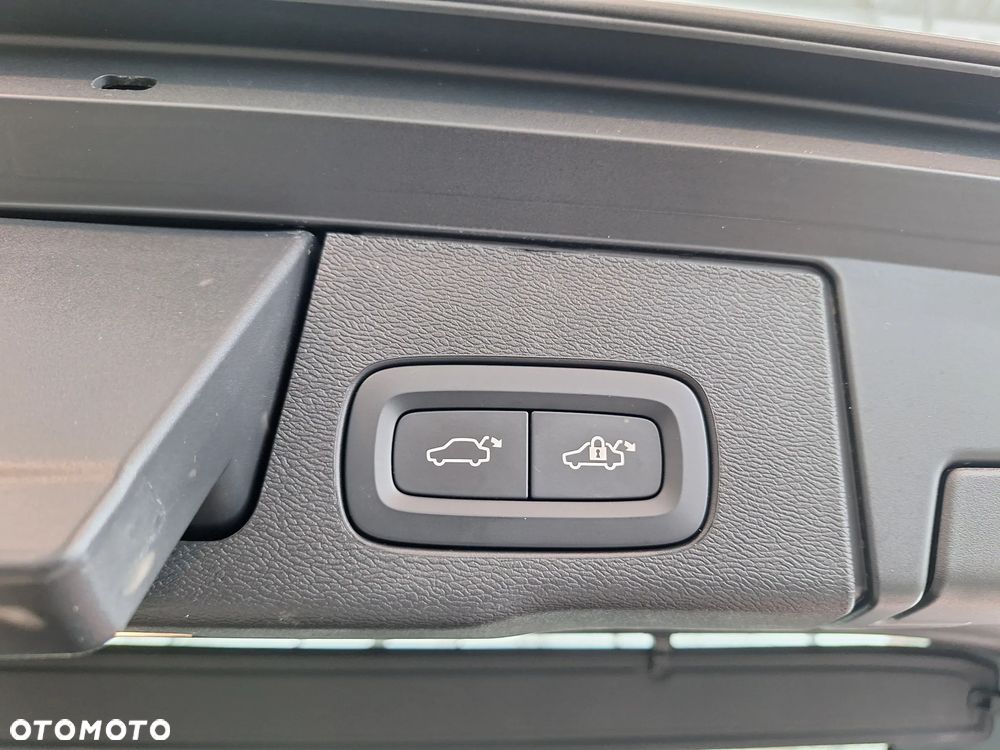 Volvo XC 60 T6 Plug-In Hybrid AWD Plus Dark - 30