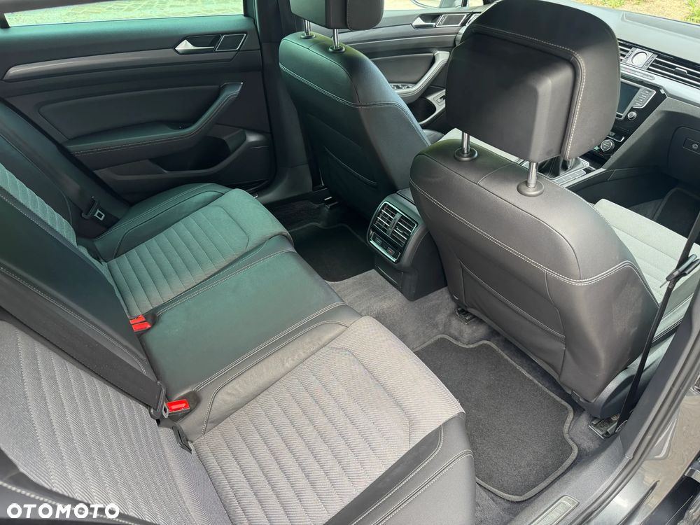 Volkswagen Passat Variant 2.0 TDI SCR (BlueMotion Technology) Highline - 24