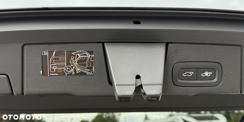 Volvo XC 60 T6 AWD Recharge Geartronic Inscription - 34