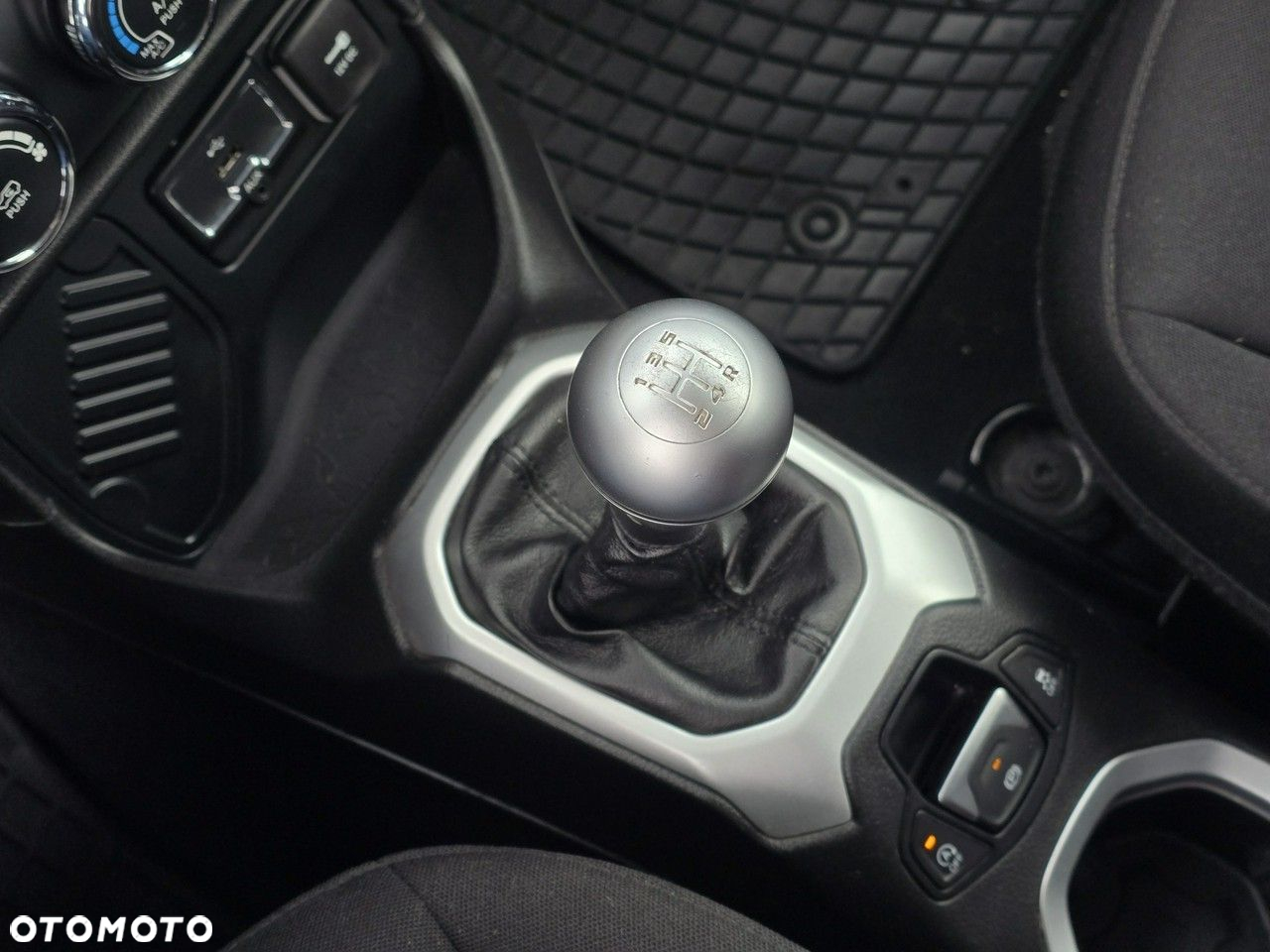Jeep Renegade - 14