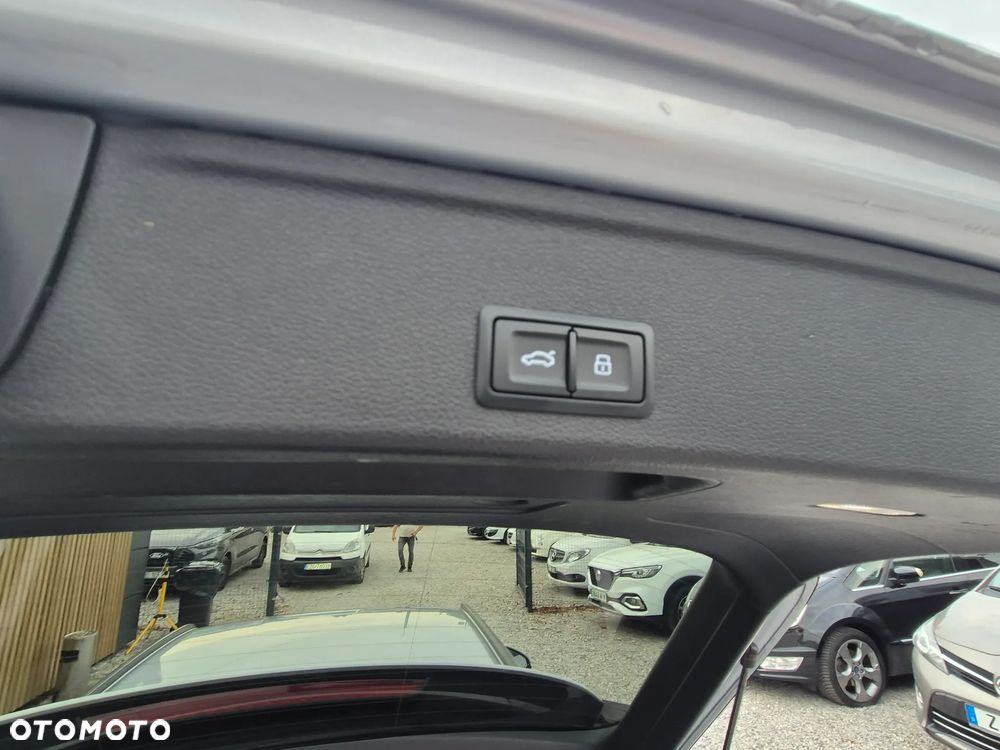 Audi A4 Avant 2.0 TDI ultra S tronic design - 28