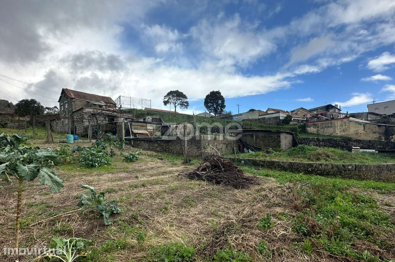 Moradia T2+2 inserida em Terreno Urbano em Guifões, Matosinhos - Grande imagem: 3/23