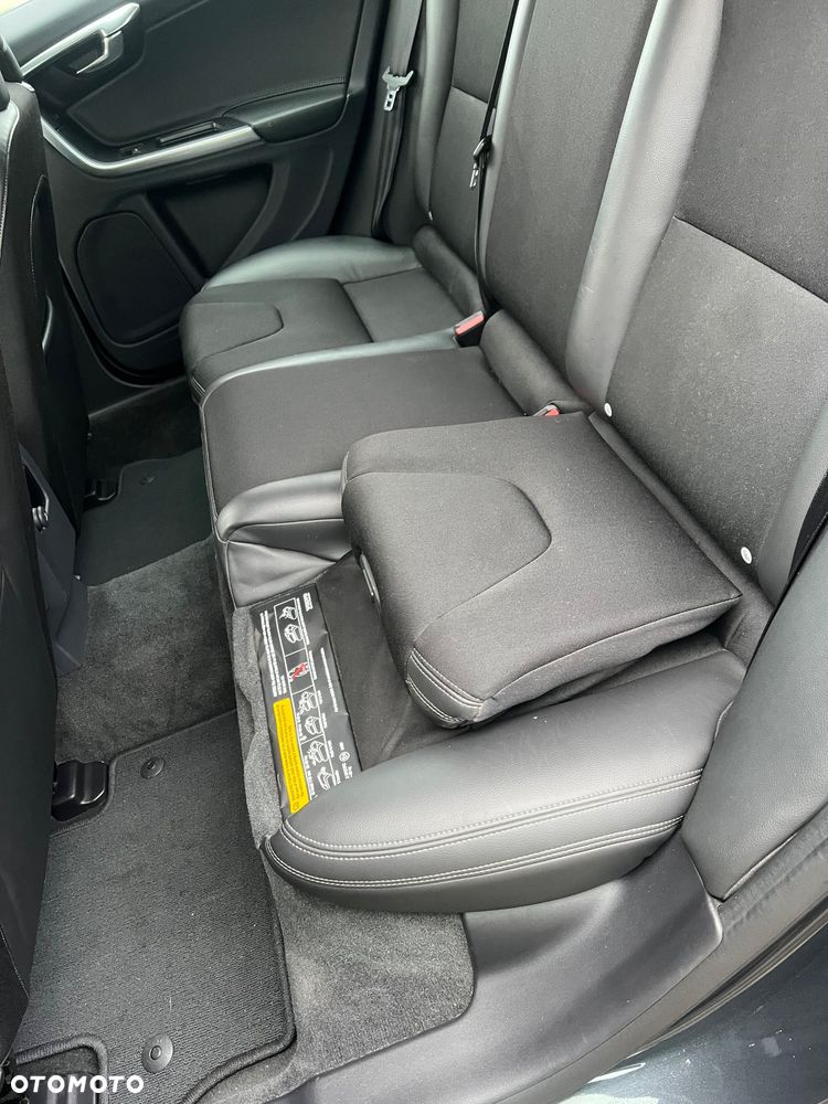 Volvo V60 D3 Momentum Core - 30