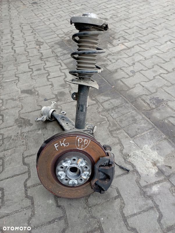 BMW F46 2.0 D ZWROTNICA PRAWA PRZÓD PRZEDNIA WAHACZ - 1