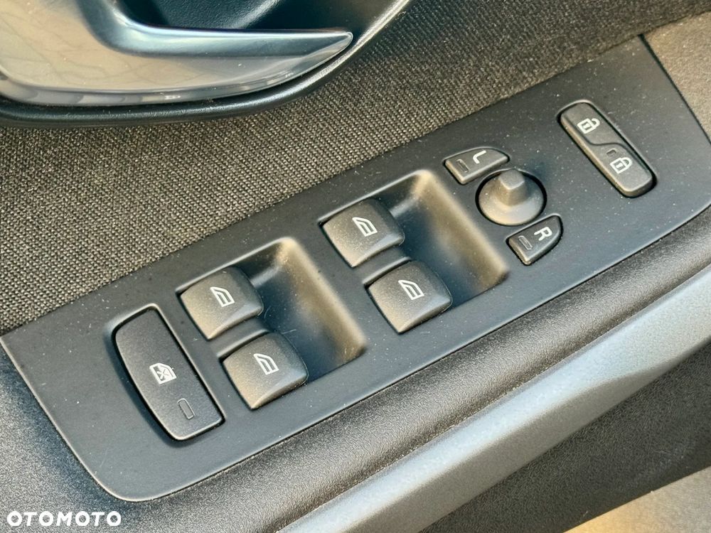 Volvo V40 D2 Momentum - 24