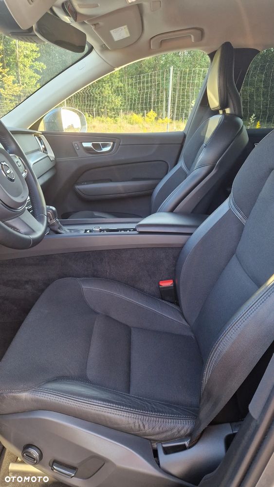 Volvo XC 60 T4 Momentum Pro - 11