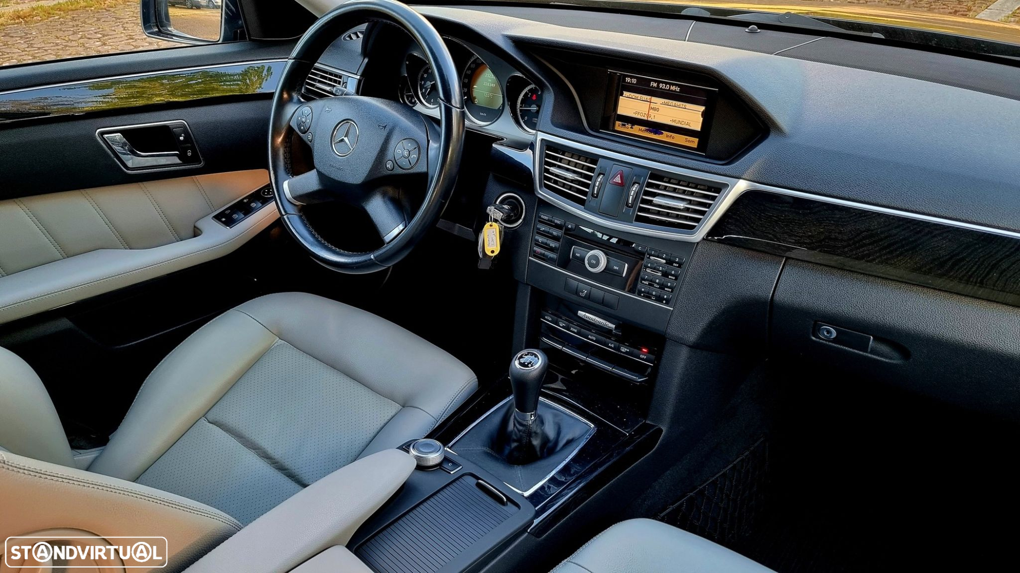 Mercedes-Benz E 220 CDi Avantgarde BlueEfficiency - 13