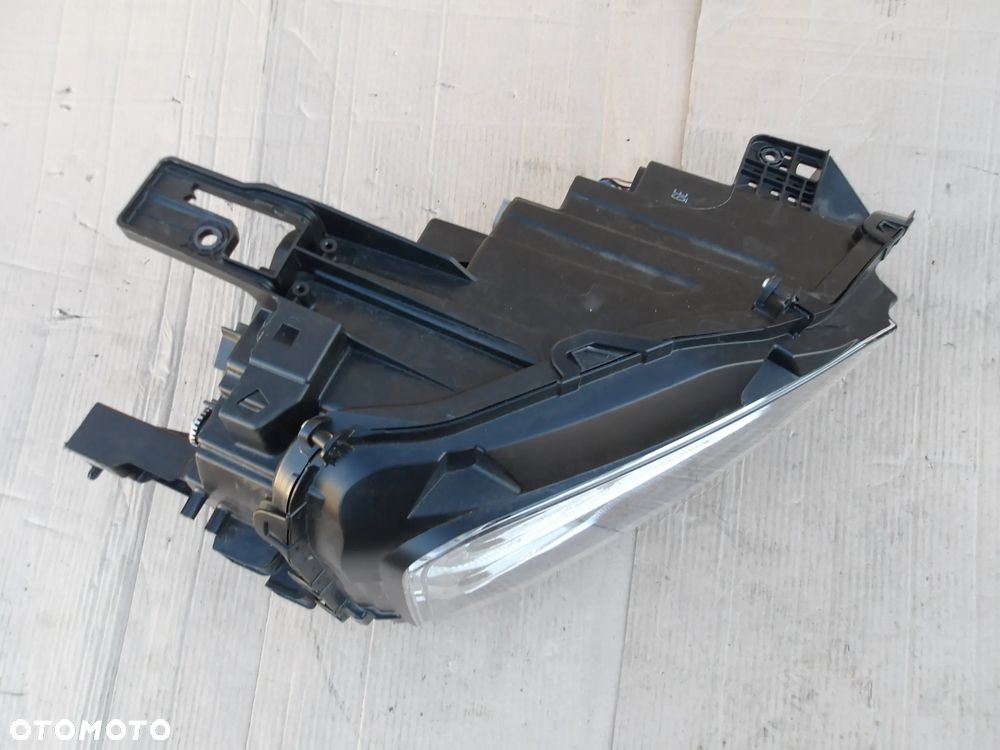 LAMPA PRAWY PRZOD FULL LED MITSUBISHI ECLIPSE CROSS LIFT - 20