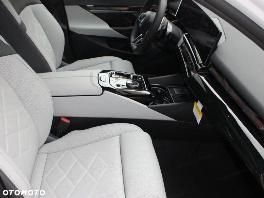 BMW Seria 5 540d xDrive mHEV M Sport - 17