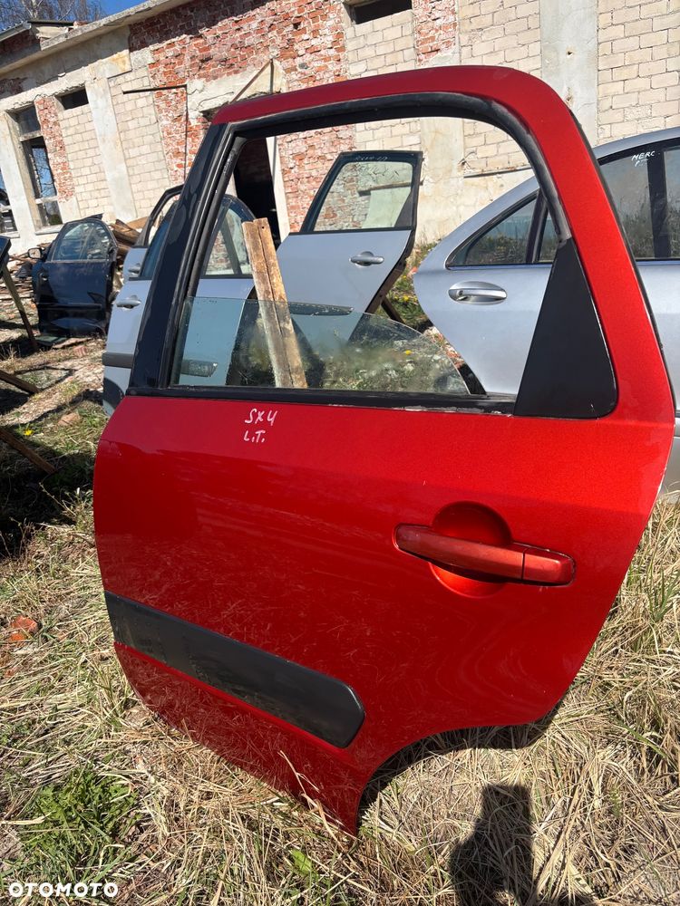 Drzwi lewy tył Suzuki Sx4 - 2