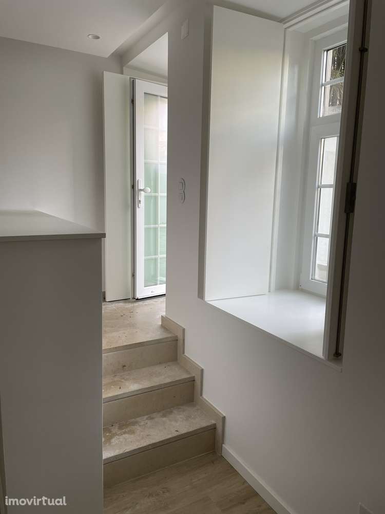 Estúdio com pátio privado no centro de Coimbra - Grande imagem: 5/8