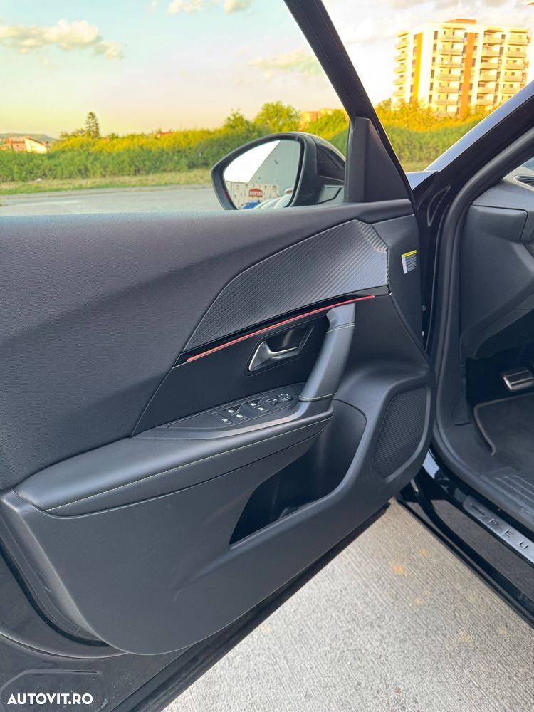 Peugeot 2008 PureTech 130 EAT8 GT - 27