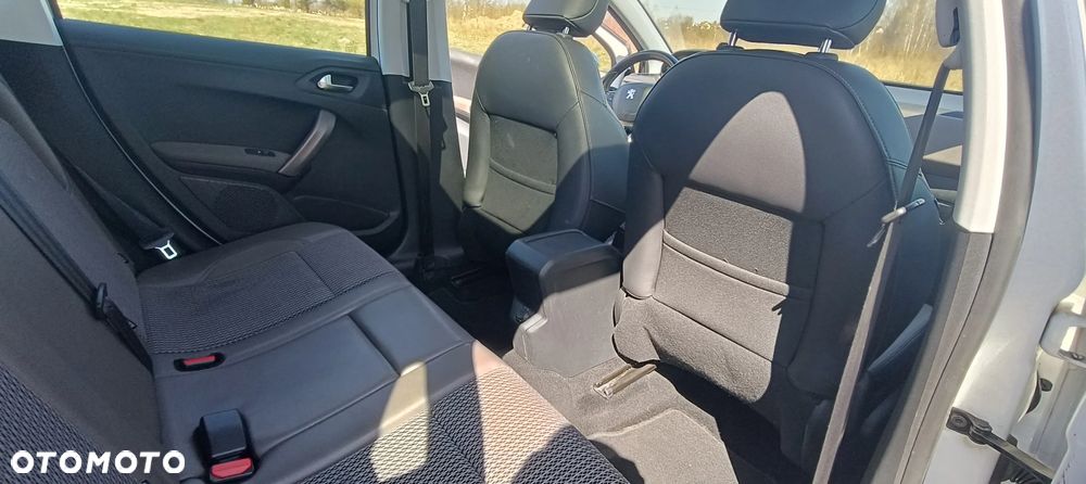 Peugeot 2008 e-HDi FAP 92 STOP & START Allure - 28