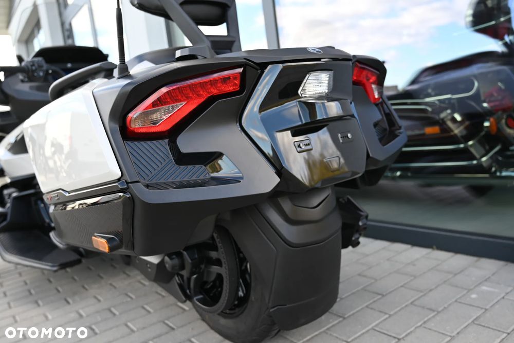 Can-Am Spyder - 23