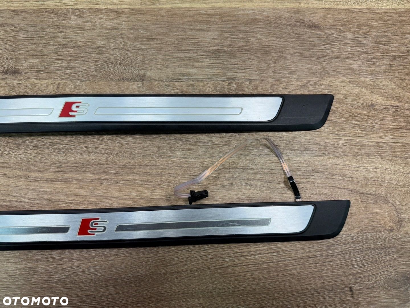 LISTWA PROGOWA NAKŁADKA LED PRAWA AUDI A4 S4 B9 8W0947418 S-LINE - 6