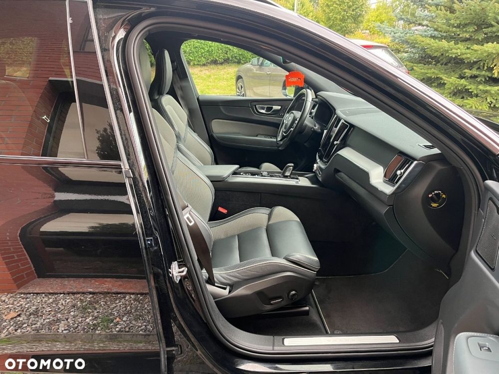 Volvo XC 60 B4 D Plus Bright - 24