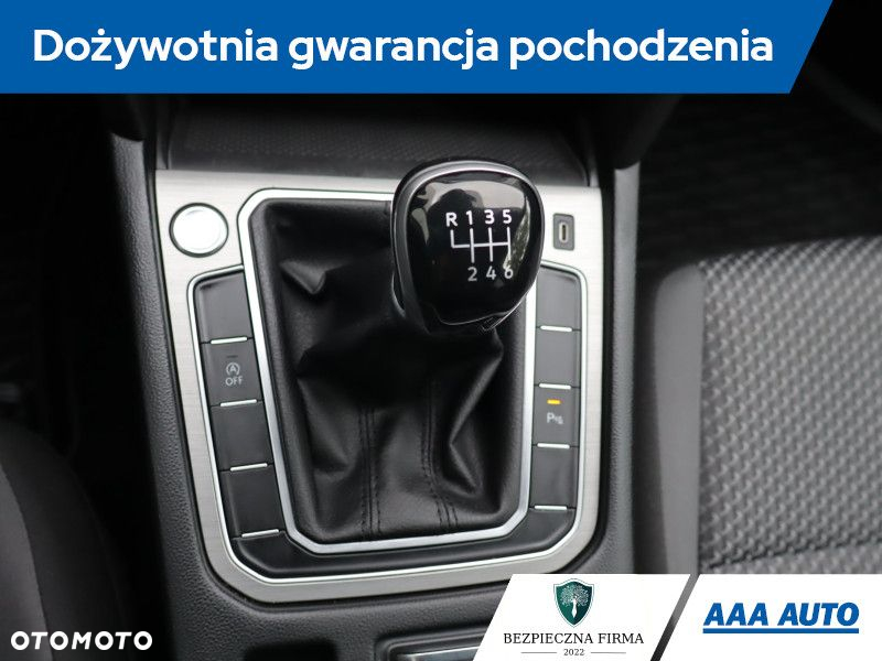 Volkswagen Passat - 20