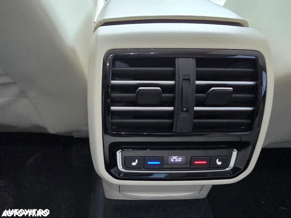 Volkswagen Passat - 11