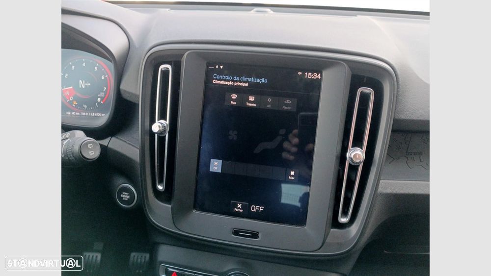 Volvo XC 40 1.5 T3 Momentum Tech Edition - 22