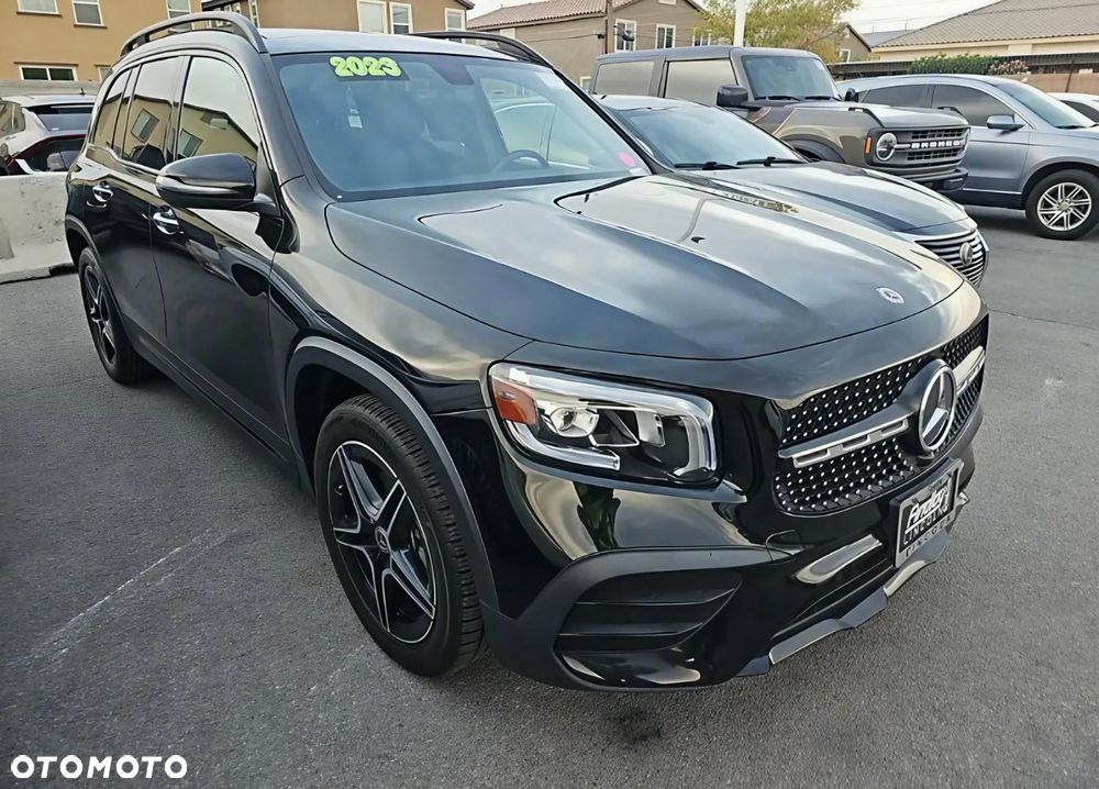 Mercedes-Benz GLB - 1