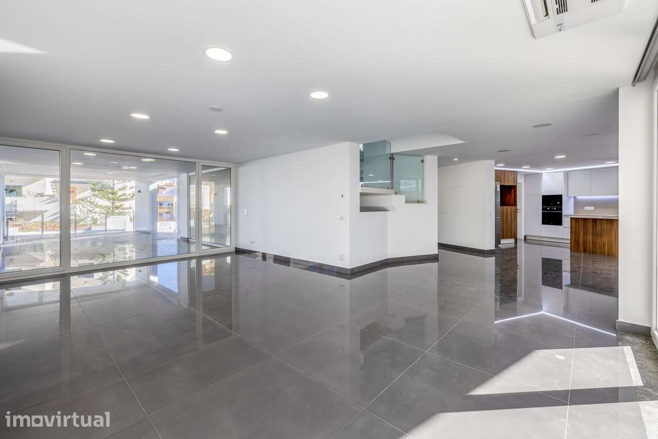 LUXUOSA MORADIA T4+1 COM PISCINA E GARAGEM EM LAGOS - Grande imagem: 3/48