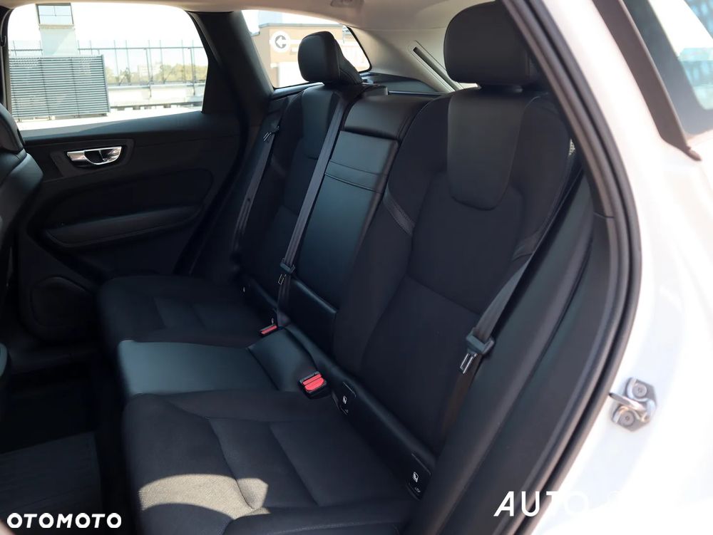 Volvo XC 60 T5 Momentum Pro - 39